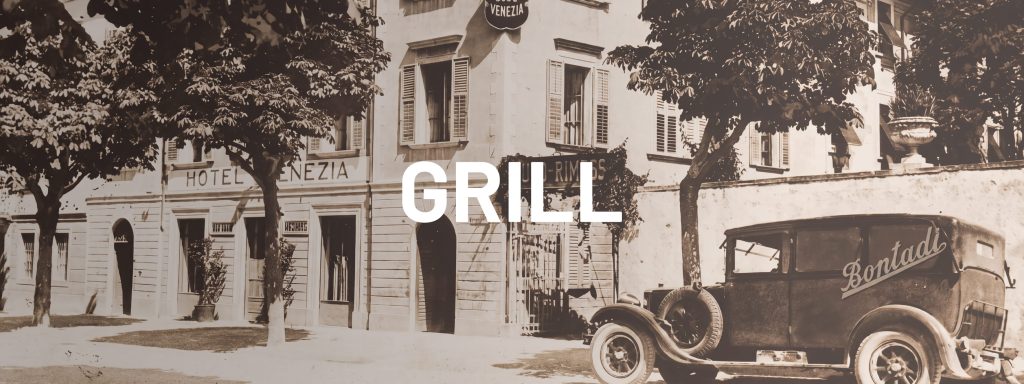 Okenný polep Grill v historickom vintage štýle pre Kaviareň Na Korze